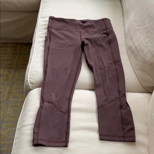 Lululemon pace rival crops 8 cherry cola